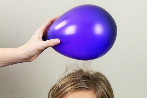 Прическа с воздушным шариком на голове